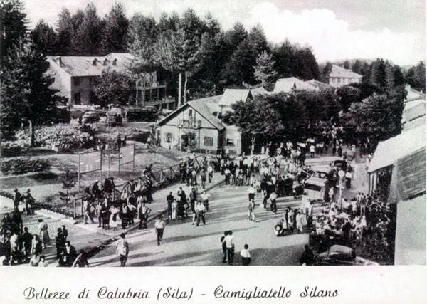 Folla in piazza