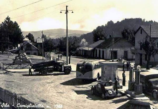 La piazza con gli autobus